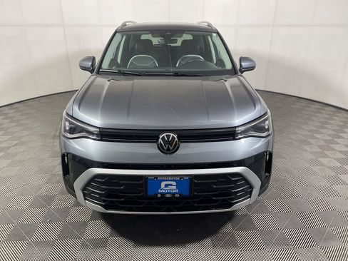 Used 2025 Volkswagen Taos SE AWD/4WD image 3