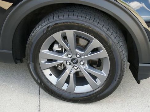 Certified 2022 Ford Explorer XLT w/ Equipment Group 202A AWD/4WD image 8
