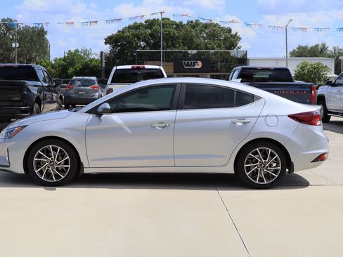 Used 2020 Hyundai Elantra Limited w/ Ultimate Package 03 FWD image 6