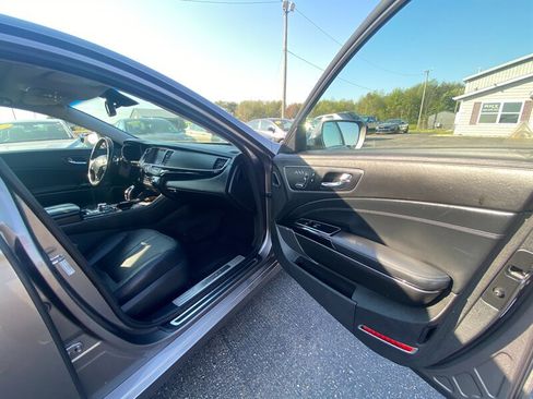 Used 2016 Kia K900 Luxury image 10