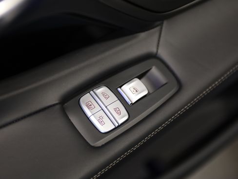 Used 2019 BMW 750i xDrive w/ Executive Package AWD/4WD image 37