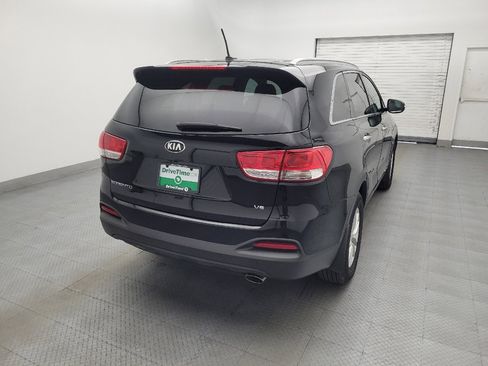 Used 2017 Kia Sorento AWD image 7