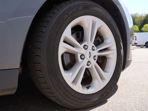 Used 2015 Ford Taurus SEL FWD image 29