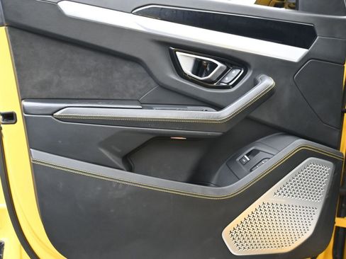 Used 2019 Lamborghini Urus image 9