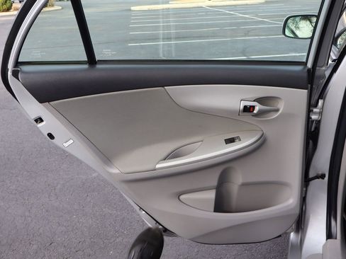 Used 2012 Toyota Corolla LE image 25