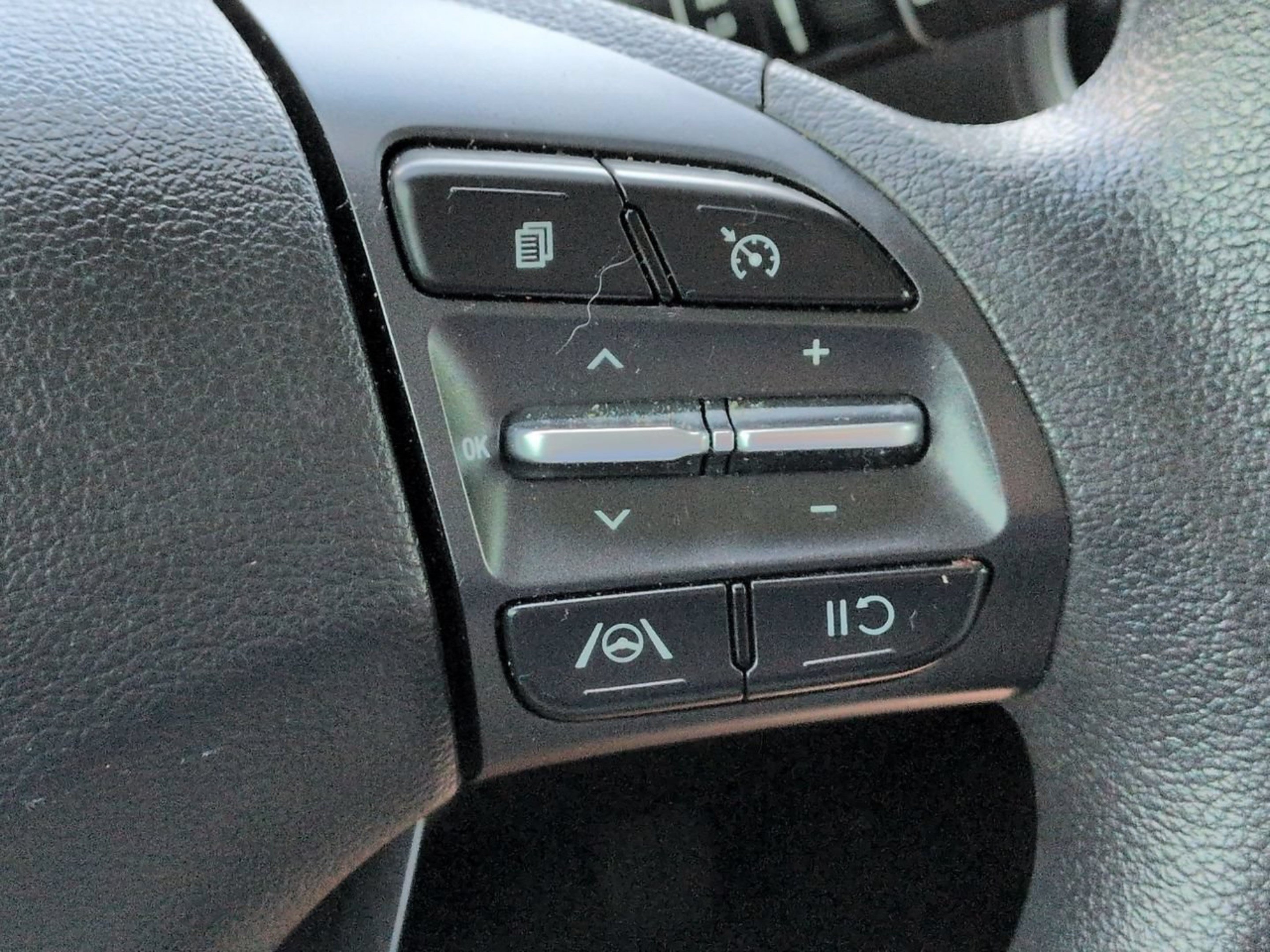 Used 2023 Hyundai Kona SEL FWD image 28