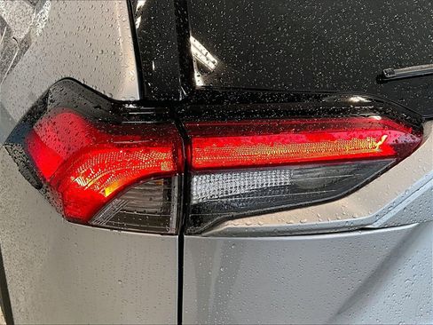 Used 2022 Toyota RAV4 XLE image 31