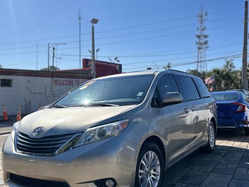 Used 2015 Toyota Sienna image 7