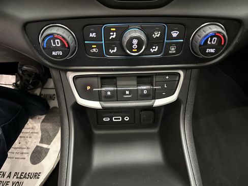 Used 2022 GMC Terrain SLT w/ Infotainment Package II AWD/4WD image 35