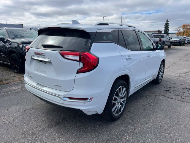 Used 2024 GMC Terrain Denali w/ Denali Premium Package AWD/4WD image 5