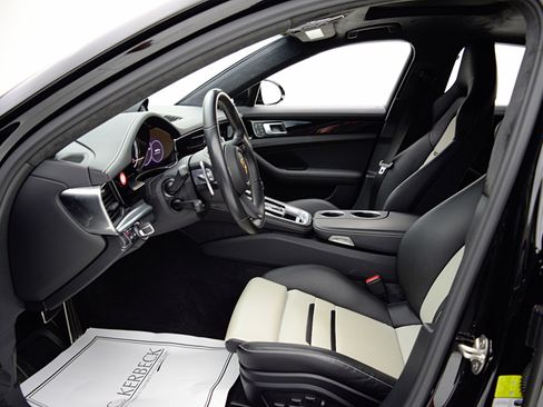 Used 2023 Porsche Panamera GTS image 32