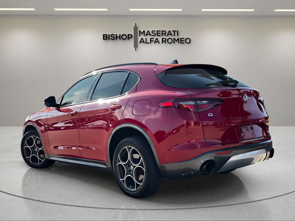 Used 2022 Alfa Romeo Stelvio Ti AWD/4WD image 3