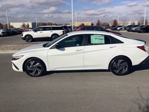 Certified 2025 Hyundai Elantra SEL image 8