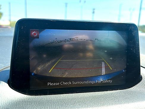 Used 2018 MAZDA MAZDA3 Touring FWD image 7