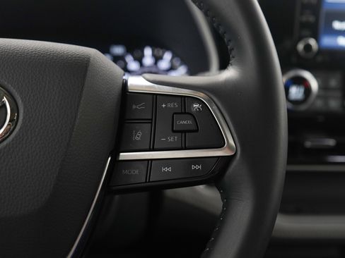 Used 2021 Toyota Highlander XLE image 30