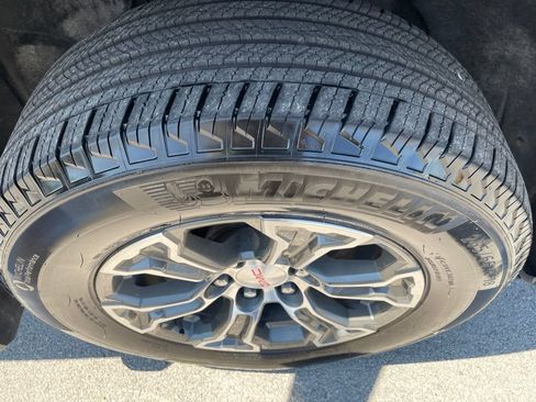 Used 2026 GMC Sierra 1500 SLT w/ SLT Convenience Package AWD/4WD image 37