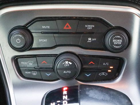 Used 2019 Dodge Challenger SXT image 11