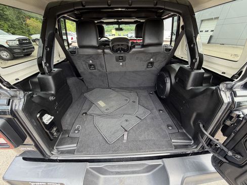Used 2022 Jeep Wrangler Unlimited Rubicon AWD/4WD image 19