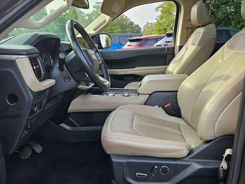 Used 2024 Ford Expedition Limited image 6