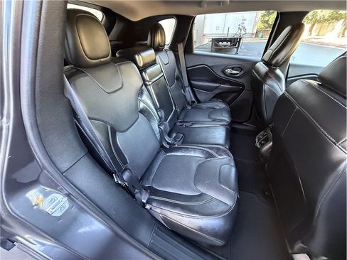 Used 2015 Jeep Cherokee Limited w/ Luxury Group FWD image 19