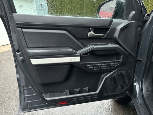 Used 2024 Toyota Tacoma TRD Off-Road image 15