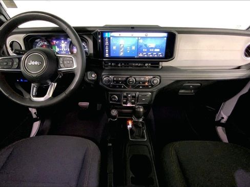 Used 2024 Jeep Wrangler Unlimited Sahara AWD/4WD image 15