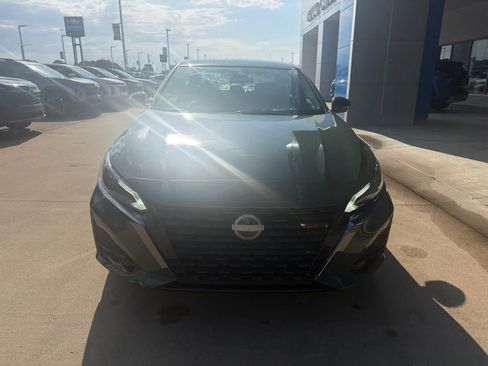 Used 2025 Nissan Altima 2.5 SR AWD/4WD image 9