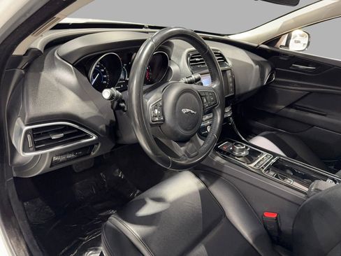 Used 2018 Jaguar XE Premium image 16