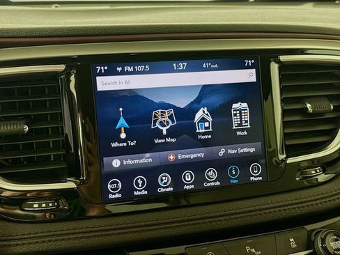 Used 2020 Chrysler Pacifica Limited FWD image 17