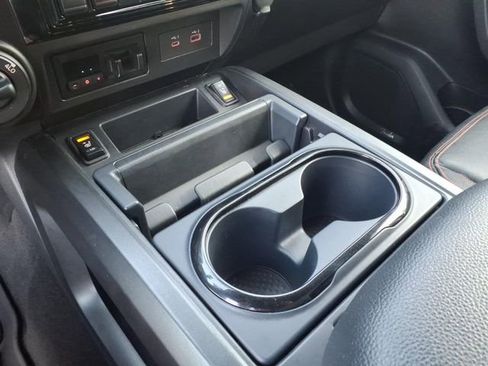 Used 2021 Nissan Titan PRO-4X w/ Pro-4x Convenience Package AWD/4WD image 17