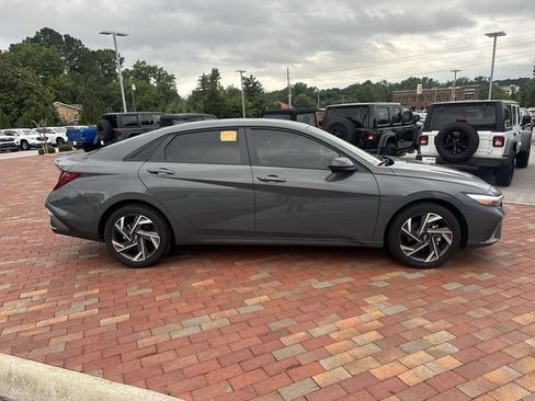 Used 2025 Hyundai Elantra Sport FWD image 16