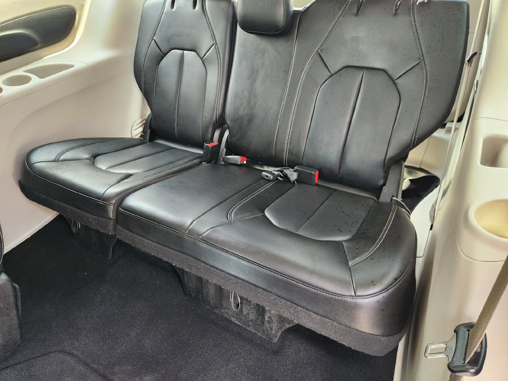 Used 2023 Chrysler Pacifica Touring-L FWD image 31