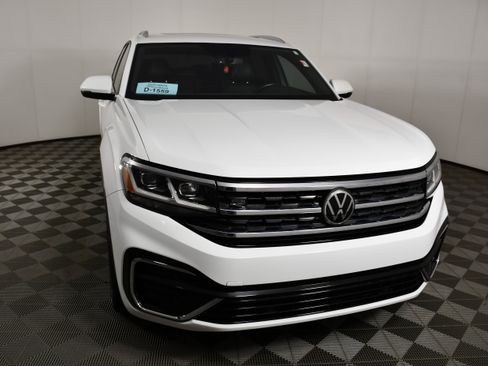 Used 2021 Volkswagen Atlas Cross Sport SE w/ Panoramic Sunroof Package FWD image 3