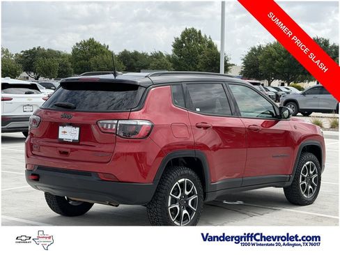 Used 2025 Jeep Compass Trailhawk AWD/4WD image 4