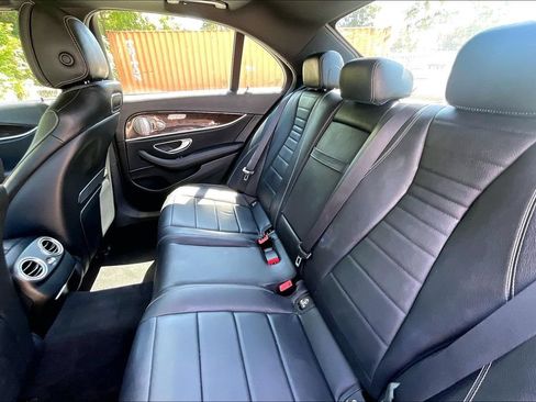 Used 2018 Mercedes-Benz E 400 4MATIC Sedan image 26