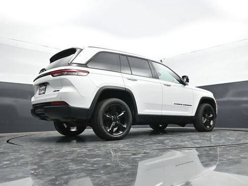 Used 2023 Jeep Grand Cherokee Limited w/ Black Appearance Package AWD/4WD image 66