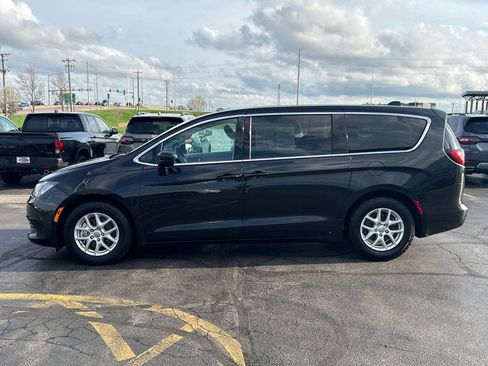Used 2017 Chrysler Pacifica LX FWD image 8