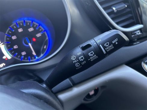 Used 2024 Chrysler Pacifica Touring-L image 29