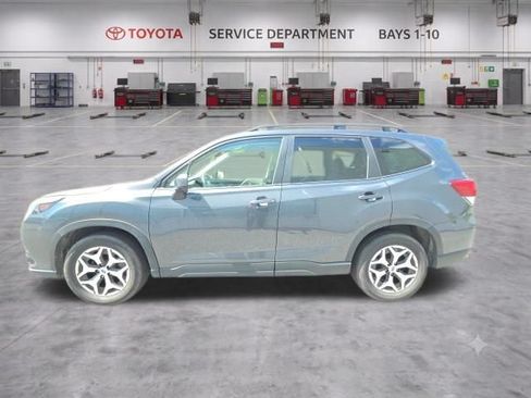 Used 2023 Subaru Forester Premium AWD/4WD image 5