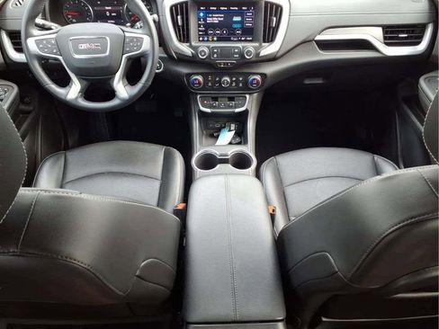 Used 2022 GMC Terrain SLT w/ LPO, 'HIT The Road' Package FWD image 10