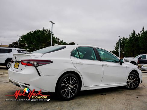 Used 2023 Toyota Camry SE image 6
