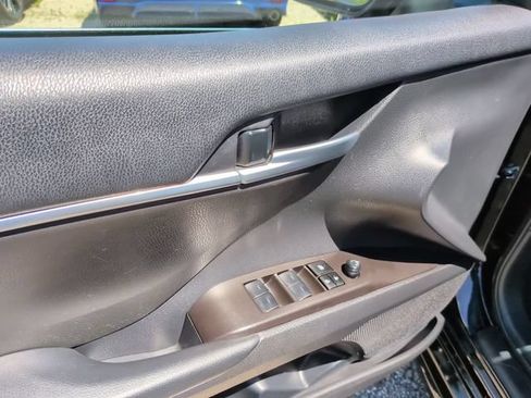 Used 2024 Toyota Camry SE FWD image 11