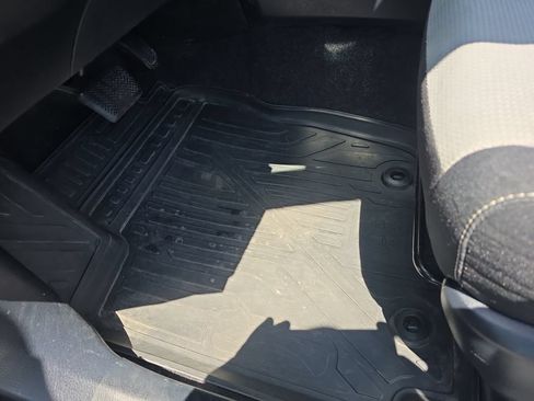 Used 2018 Toyota RAV4 XLE AWD/4WD image 17