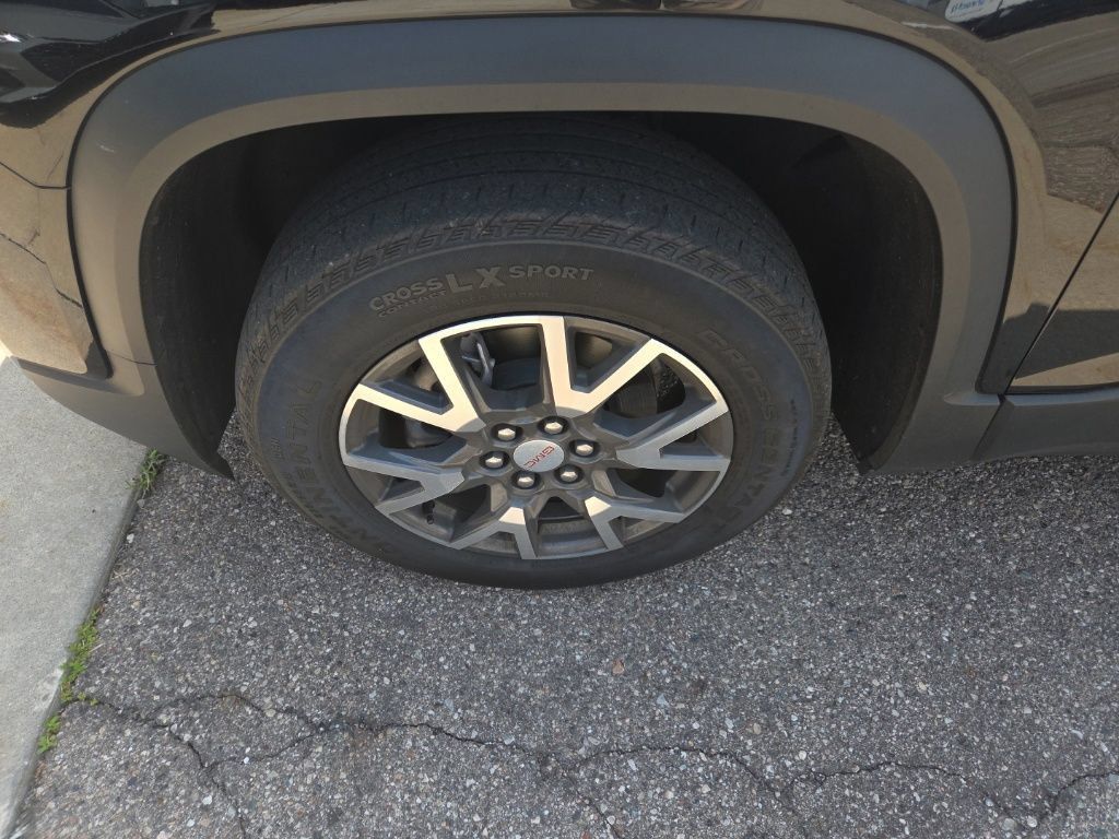 Used 2023 GMC Acadia SLE w/ Driver Convenience Package FWD image 4
