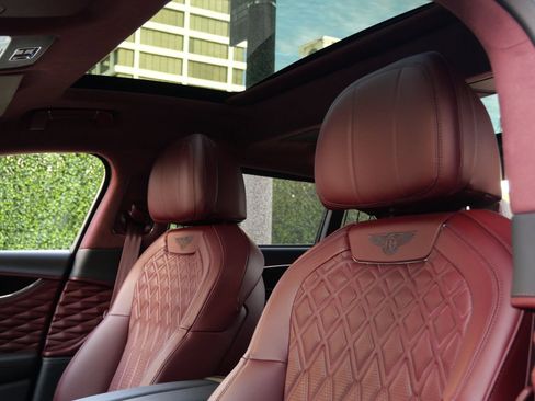 Used 2024 Bentley Flying Spur Azure image 18