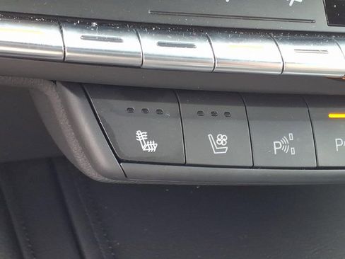 Used 2022 Cadillac XT4 Premium Luxury w/ Enhanced Visibility Package FWD image 15