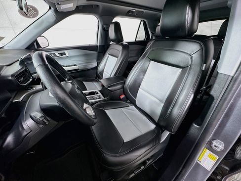 Used 2022 Ford Explorer XLT w/ Equipment Group 202A AWD/4WD image 14