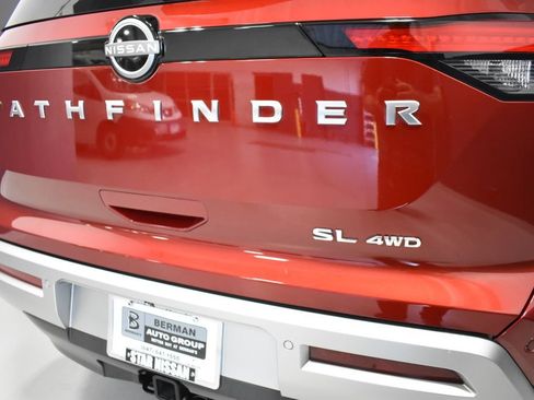 Used 2025 Nissan Pathfinder SL w/ SL Premium Package AWD/4WD image 12