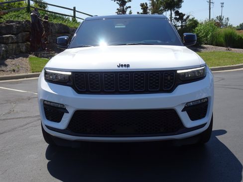 Used 2025 Jeep Grand Cherokee Summit AWD/4WD image 13