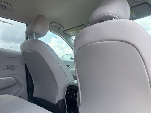 Used 2025 Hyundai Kona SEL FWD image 28